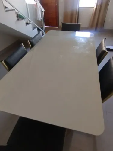 Mesa com 06 cadeiras
