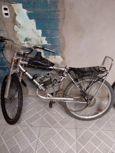 Bike motorizada para conserto 