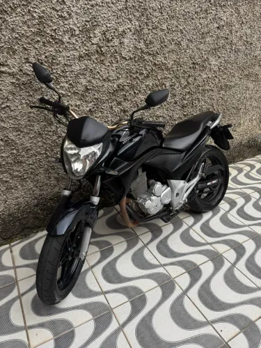 Cb 300