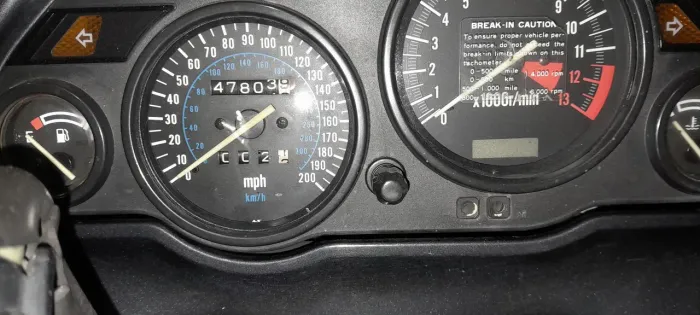 Vendo kawasaki zx11 95 em ótimo estado alguns detalhes motor ótimo relação nova documento
