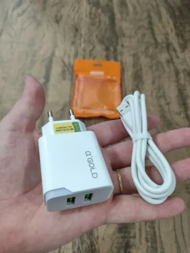 Carregador de celular tipo C com duas entradas