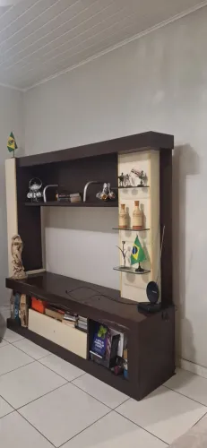 VENDO UMA ESTANTE EM PERFEITO ESTADO