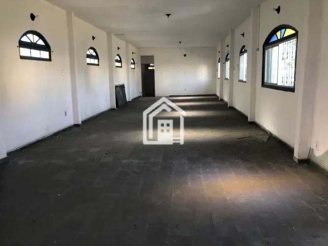 Excelente oportunidade de locação de salão amplo para Igreja na Dorival Caymmi.