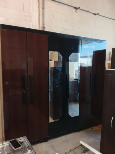 Guarda roupas com pés Gigante USADO ENTREGA e MONTA dentro de Uberlândia MG