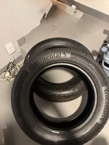 Pneu Continental aro 15