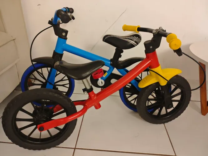 Bicicleta com pedal e bicicleta sem pedal