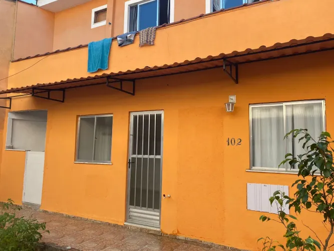 Vendo casa com ótima localização.