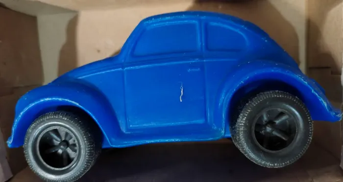 Carrinho plástico Fusca azul anos 70 80