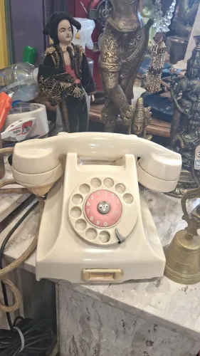 Telefone fixo antigo branco item de Colecionador