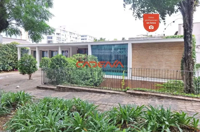Casa comercial com 3 vagas para aluguel no Bigorrilho
