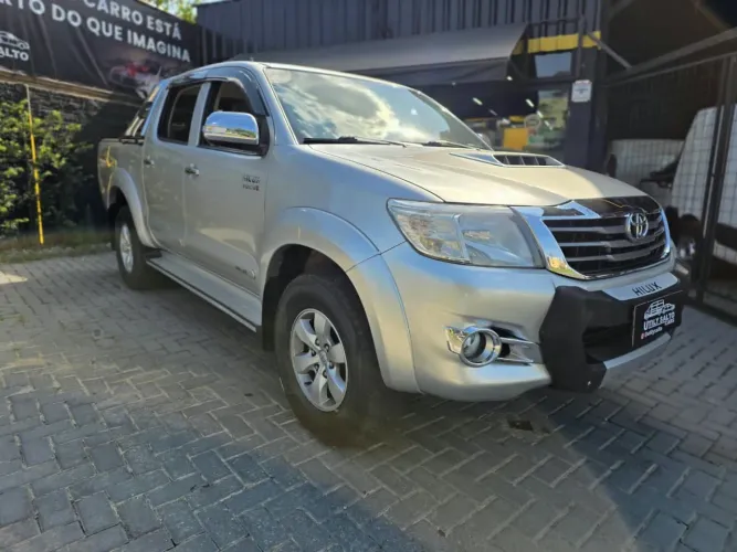Toyota Hilux CD SRV 4X4 3.0 8V 116cv TB Diesel 2014