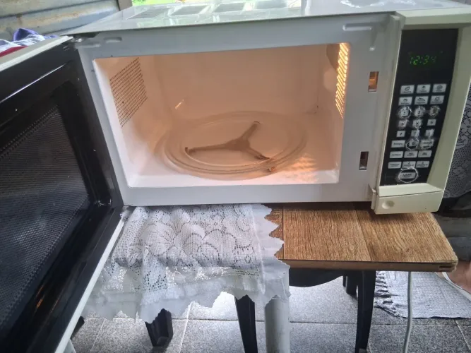 Microondas 20 litros Philco funcionando perfeitamente 150 reais 