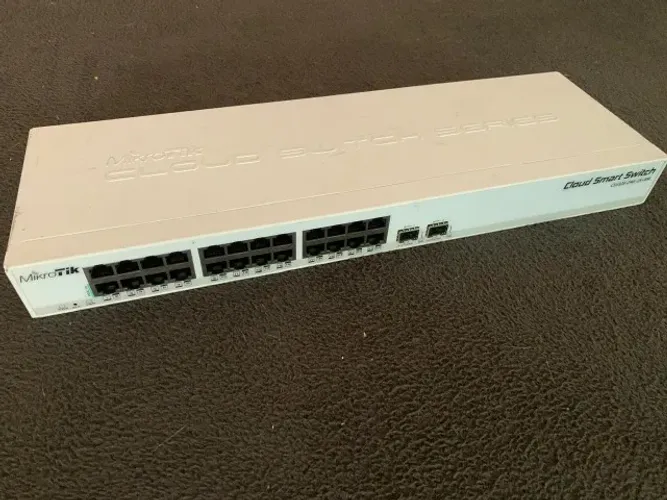 MikroTik Cloud Smart Switch CSS326-24G-2S+RM | 24 Portas Gigabit + 2 SFP+ 10Gb