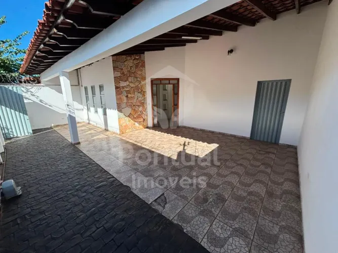 Casa para aluguel, 3 quartos, 1 suíte, 2 vagas, JARDIM PATRICIA - UBERLANDIA/MG