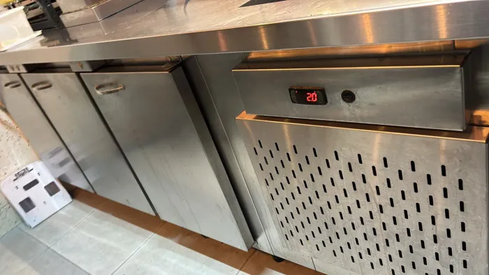 Vendo geladeira cozinha industrial. Inox 3 portas e uma Cuba
