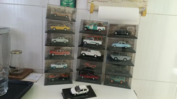 Coleção de 17 miniaturas carros nacionais 1:43