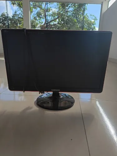 TV/Monitor Samsung 24" Full HD com HDMI