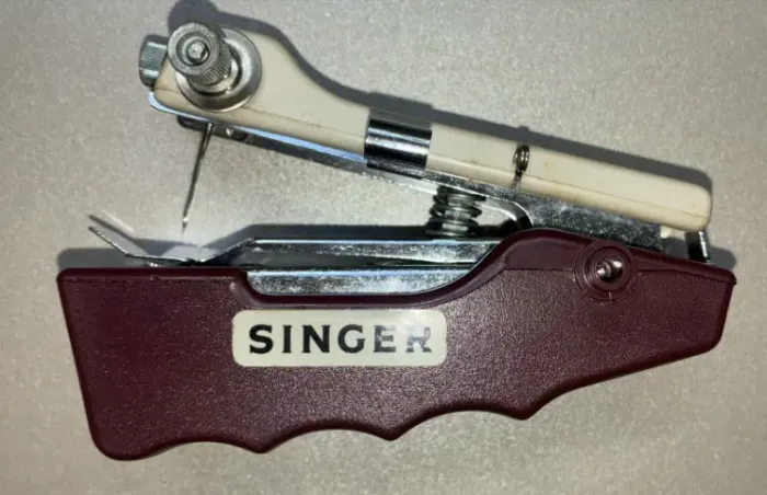 Máquina costura mini grampeador SINGER