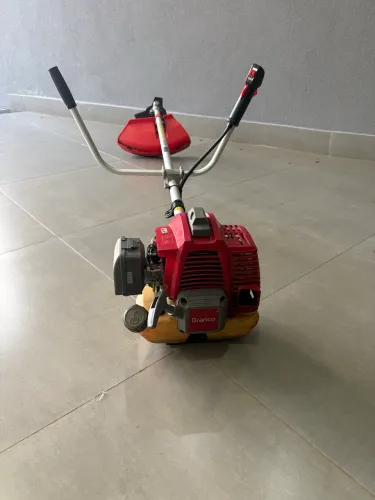 Roçadeira a gasolina branco R$ 480,00  