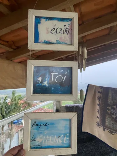 Trio de quadros decorativos franceses com escrita artística ? Déborah Chock