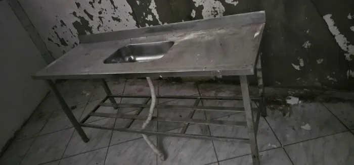 Mesa de inox com cuba