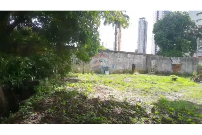 Terreno Misto de 858m² em Casa Forte com Vista para o Rio Capibaribe