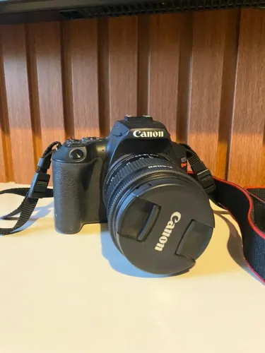 Camera Canon EOS Rebel SL3 + lente do kit (completo)