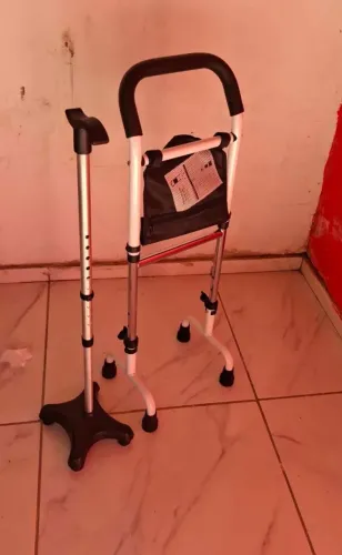um apoiador para idoso