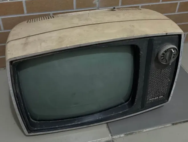 Tv/Televisão Antiga Philco Ford Safari B265 12?