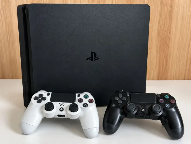 ? PS4 Slim 1TB + 2 Controles + Jogos