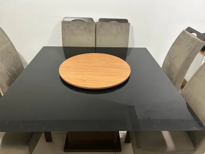 Mesa de jantar com 6 cadeiras 