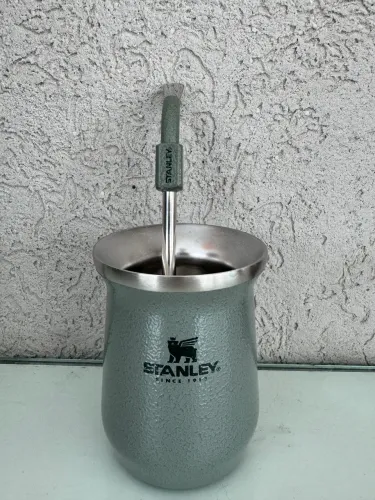 Cuia e bomba de chimarrão Stanley