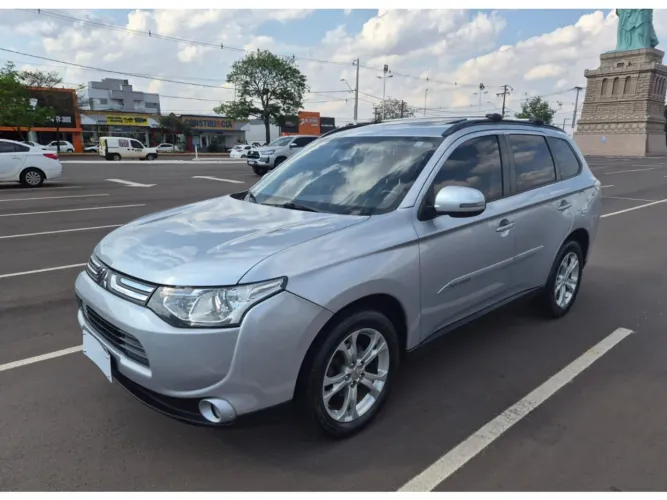 Mitsubishi Outlander 2.0 16V 160cv Aut. 2014