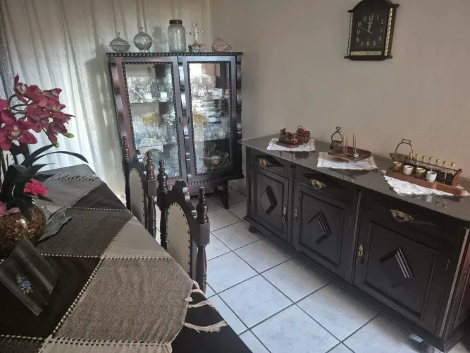 Vendo sala de jantar imbuía
