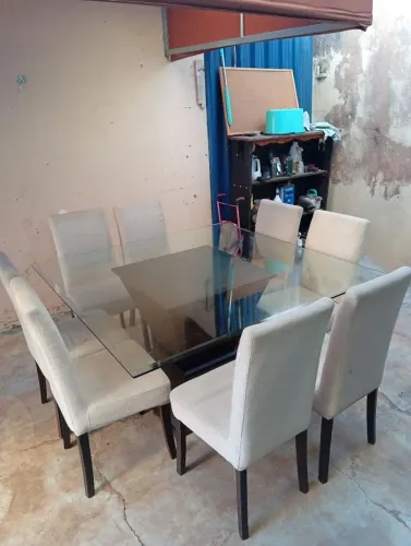 Mesa de vidro 8 lugares.