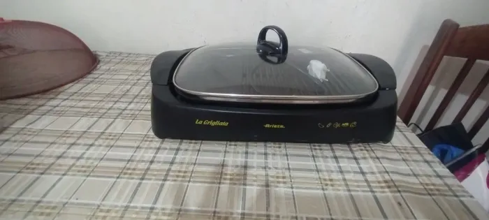 Gril elétrico com tampa