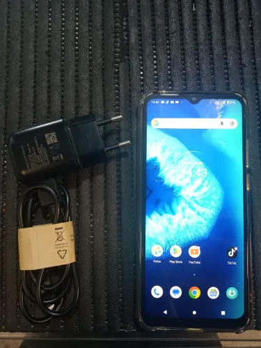Moto G 8 Power LITE, 64 GB de memória, 4 ram aparelho muito bom para o dia a dia.