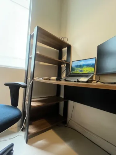Escrivaninha / Mesa para computador Artely Match com prateleiras