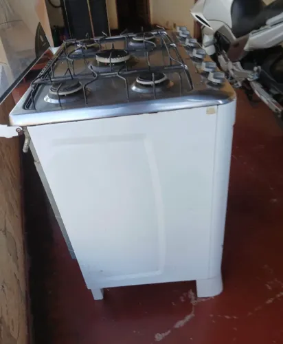 Vendo fogão 5 bocas Esmaltec. 