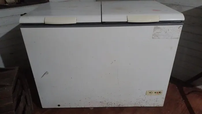 Freezer duas tampas 220 v não está gelando 