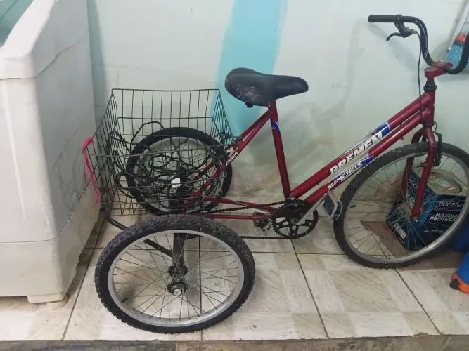 Vende-se uma bicicleta triciclo valor 600 reais 