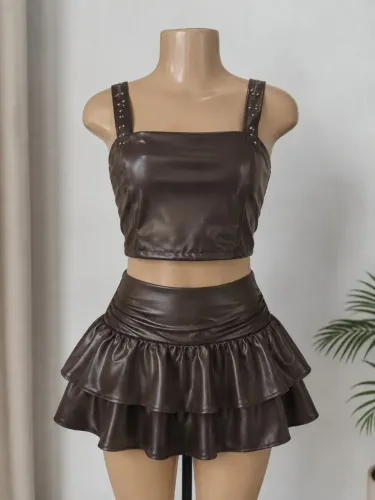 Conjunto feminino de couro ecológico marrom