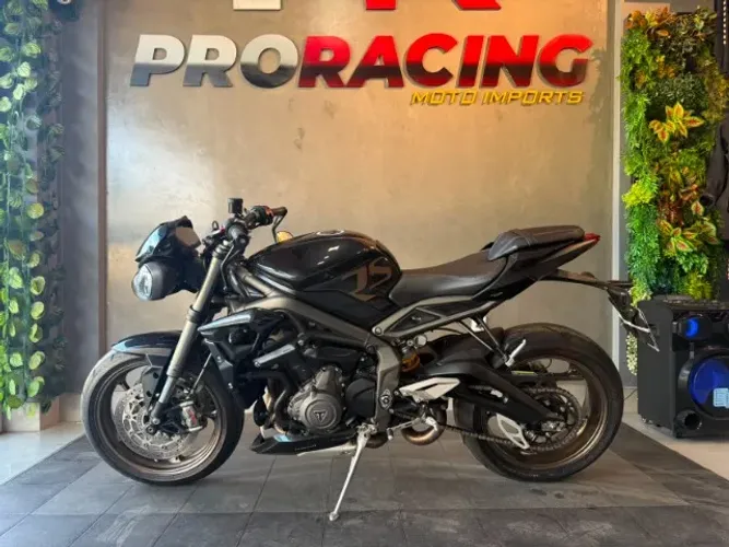 TRIUMPH STREET TRIPLE 765 RS