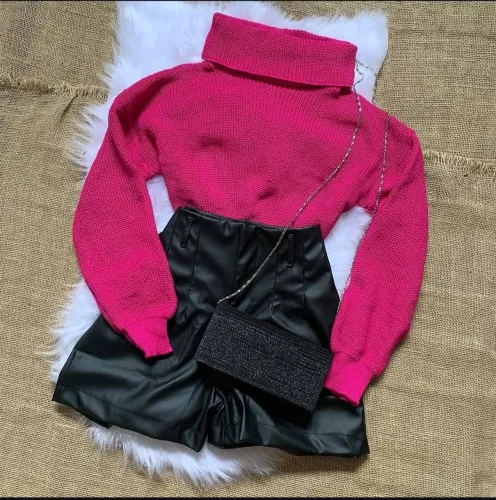 Blusa em tricô com gola alta