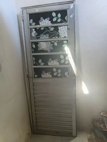 Vendo porta de alumínio usada 2×80