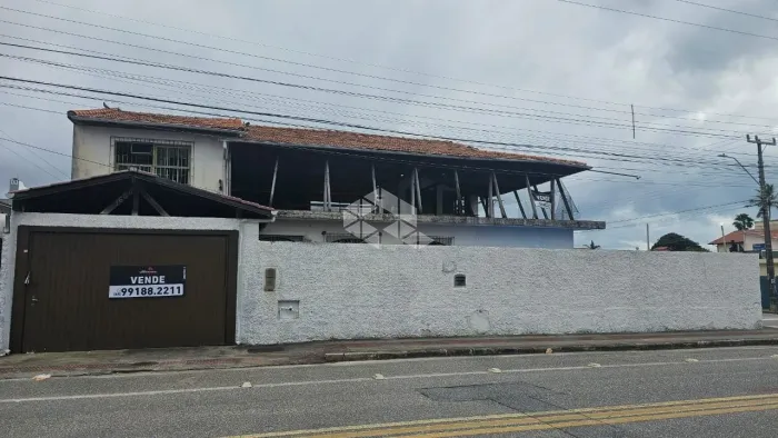 Casa com Terreno à Venda com 320,00m² área, por R$1.400,000 Balneário/Estreito - Florianóp