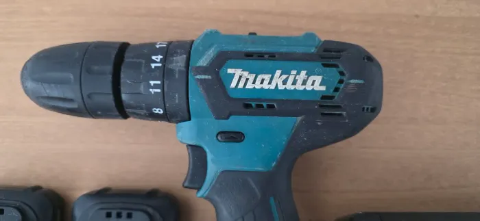 Parafusadeira Makita 12v com 2 baterias 