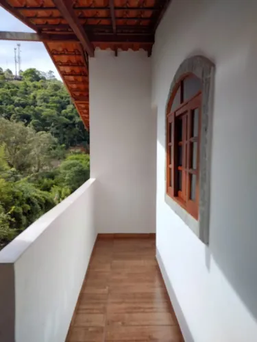 Aluga-se Chalé próx Praça Correas