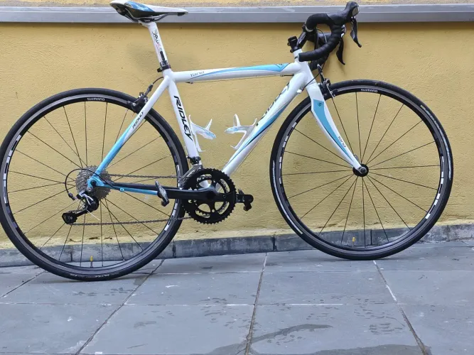 BICICLETA RIDLEY YANA - QUADRO 50 - SHIMANO 105 - 8,2 KG - GARFO CARBONO