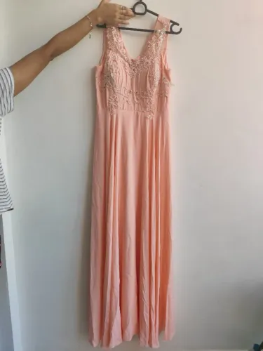 Vestido novo rosa com bordado e pérolas